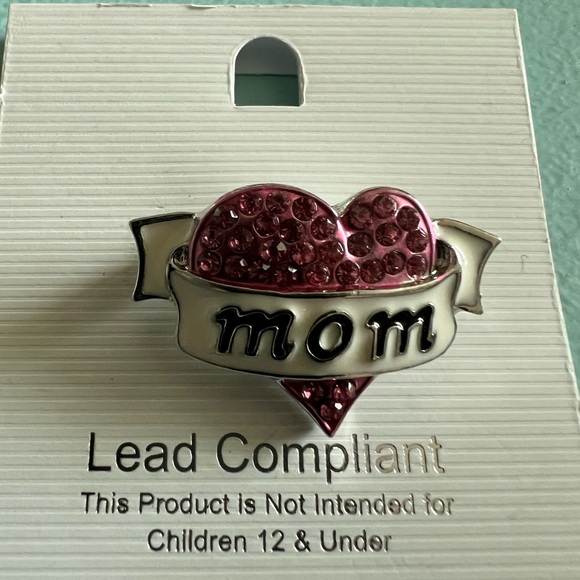 Mom Pink Crystal Heart Banner Pin 1.5 x 1 inch NIP - Picture 2 of 3